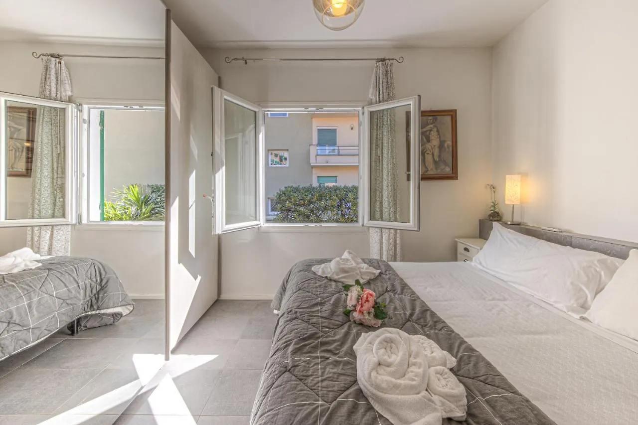 Villa Torretti Centro, Relax E Parcheggio Privato ラッパロ アパート