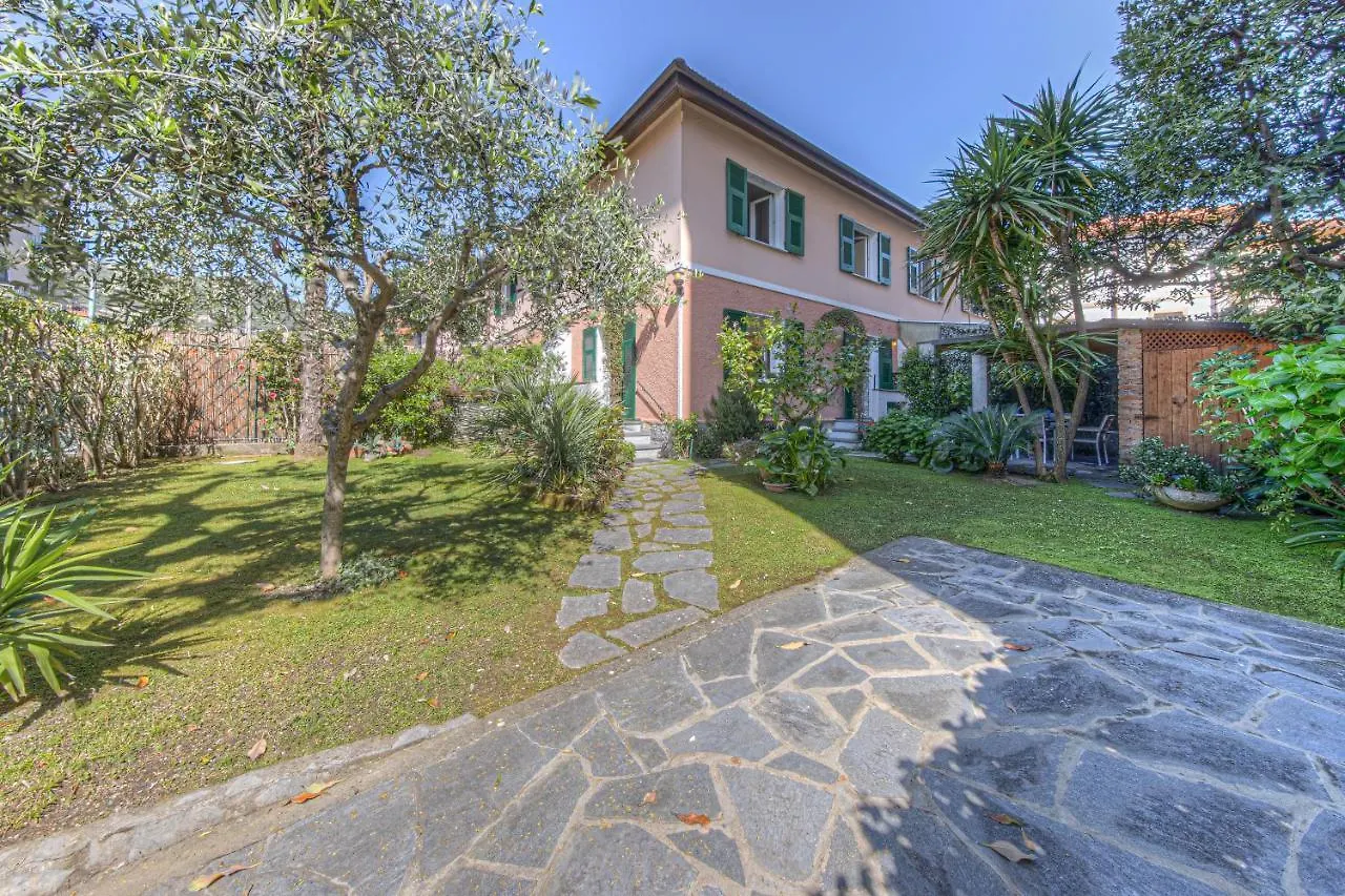 Villa Torretti Centro, Relax E Parcheggio Privato ラッパロ イタリア