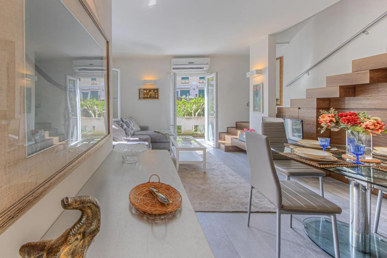 Villa Torretti Centro, Relax E Parcheggio Privato ラッパロ アパート