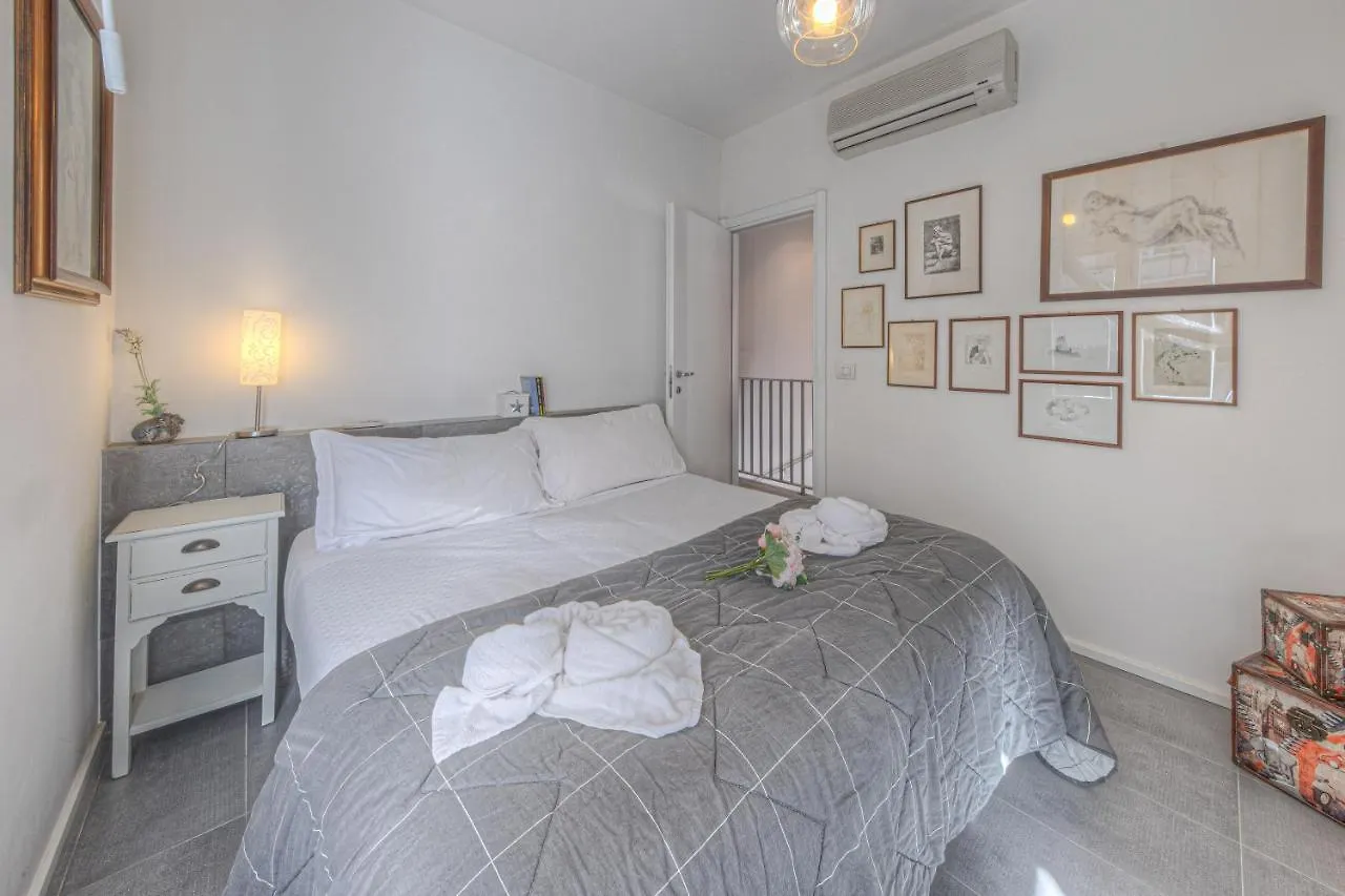 Villa Torretti Centro, Relax E Parcheggio Privato ラッパロ