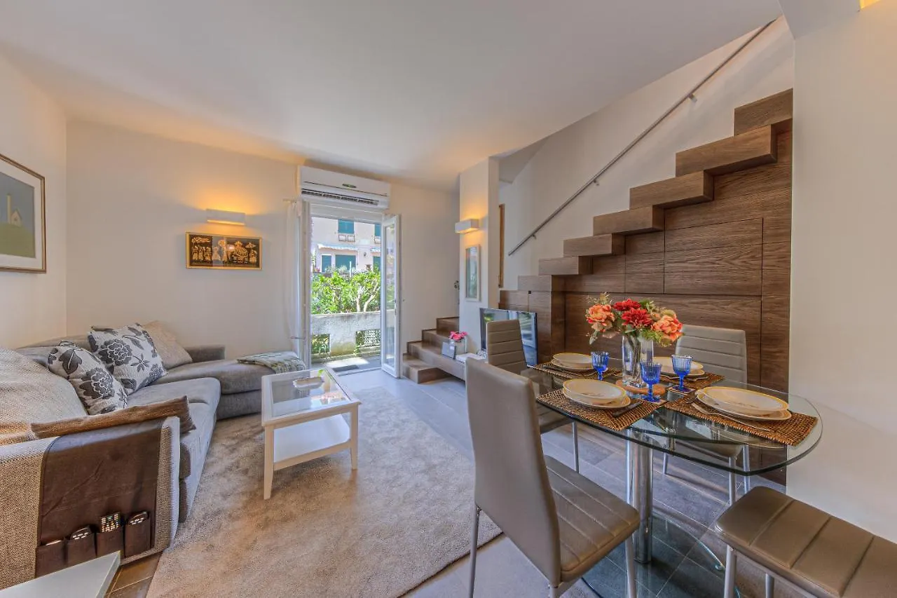 Villa Torretti Centro, Relax E Parcheggio Privato ラッパロ